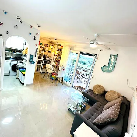 アパート Spacious Near With Shared Pool