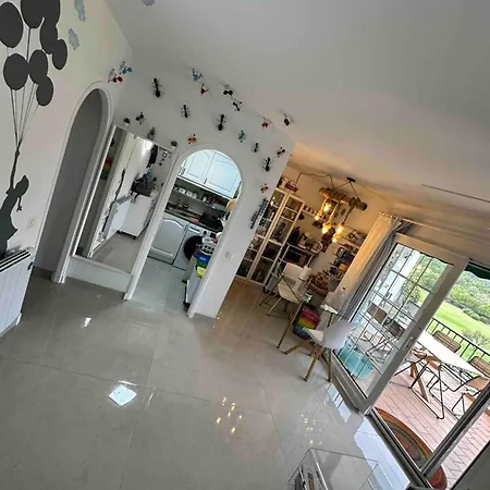 Apartament Spacious Near With Shared Pool *