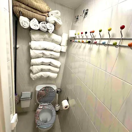 Apartament Spacious Near With Shared Pool