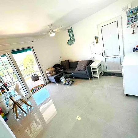 Spacious Near With Shared Pool Apartament