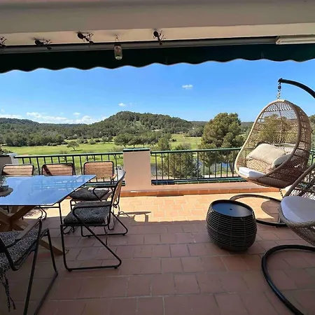 Apartament Spacious Near With Shared Pool