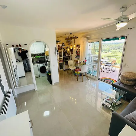 アパート Spacious Near With Shared Pool *