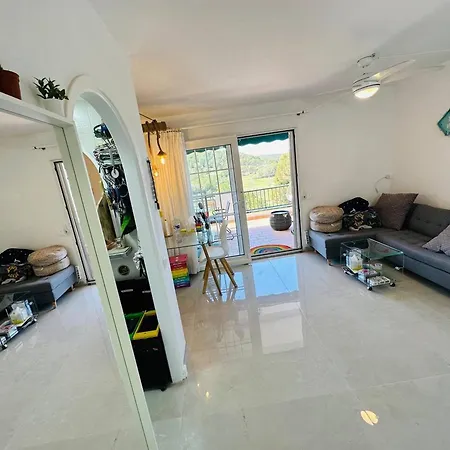 Spacious Near With Shared Pool *