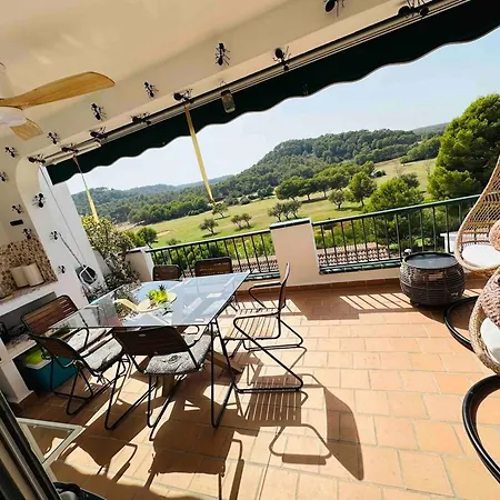 Spacious Near With Shared Pool Apartamento