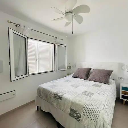 Spacious Near With Shared Pool Son Parc