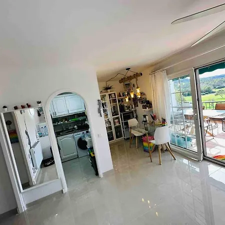 Spacious Near With Shared Pool Apartament