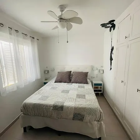 Spacious Near With Shared Pool Son Parc