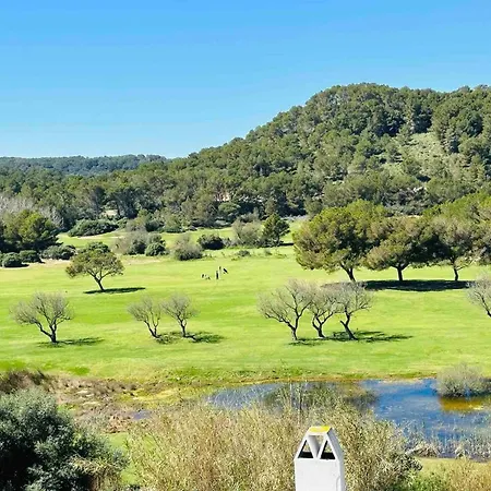 Spacious Near With Shared Pool Apartament *